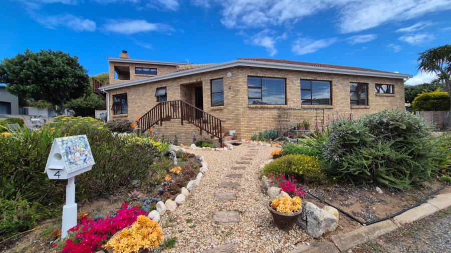 3 Bedroom Property for Sale in Stilbaai Wes Western Cape